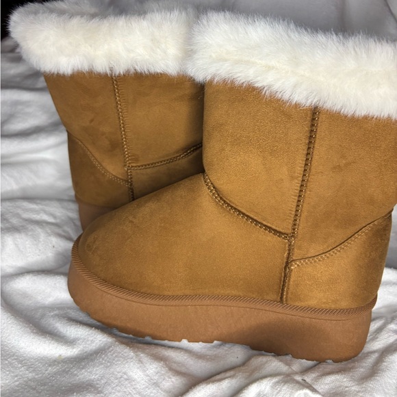 Boots - Picture 4 of 8